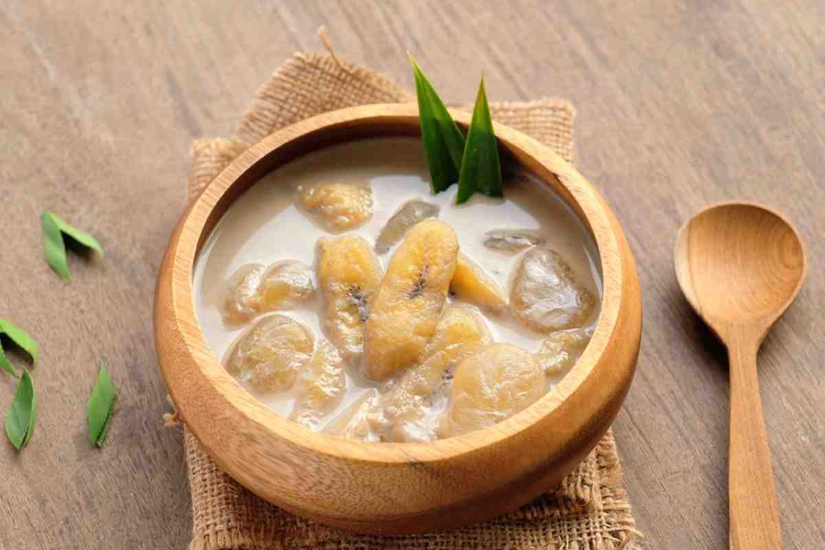 Takjil klasik dengan sentuhan yang berbeda! Es kolak pisang nangka siap menjadikan buka puasa semakin segar dan manis.