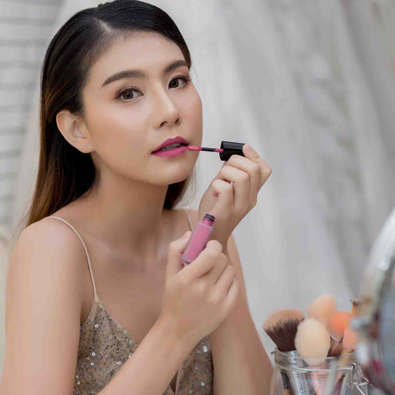 Cocok Bagi Pemula! Ini Rahasia Make Up Anti Crack Tampil Flawless Seharian