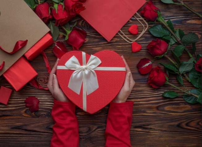 Selain Cokelat dan Bunga, 10 Ide Kado Valentine Ini Lebih Personal dan Bikin Pasangan Tersentuh