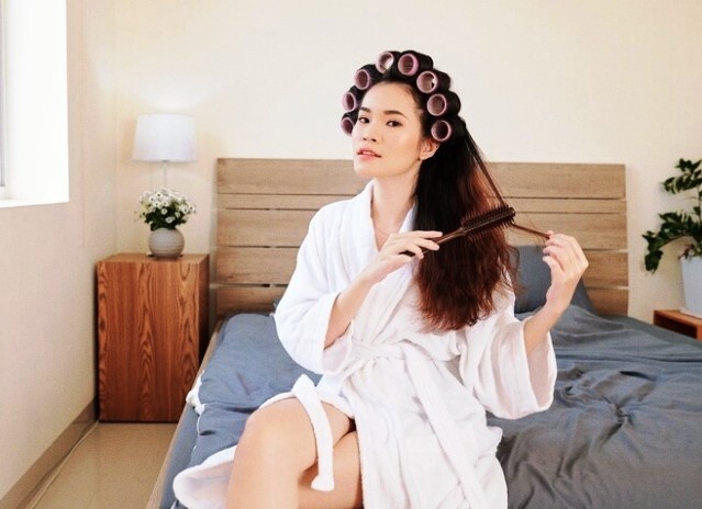 Rambut Keriting Selalu Mengembang dan Kering? Ini 8 Cara  Agar Tetap Sehat, dan Anti Frizz!