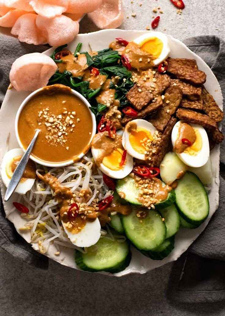 Rahasia Lezat Gado-Gado Khas Jawa Timur, Bumbu Kacangnya Bikin Nagih!