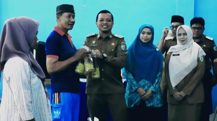 418 Warga Pekon Pagelaran Pringsewu Terima Bantuan Pangan, Dapat Beras 20 Kg dan 4 Liter Minyak