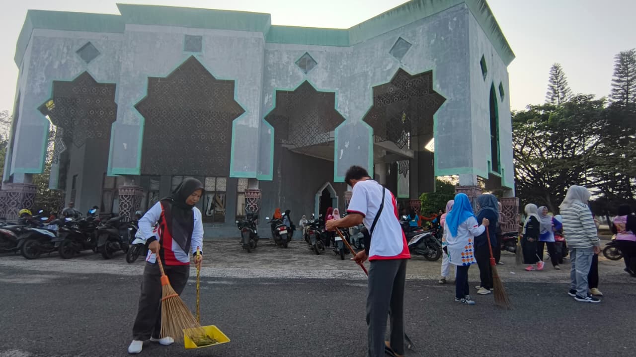 Peringati Hari Lingkungan Hidup Sedunia, Pemkab Way Kanan Gelar Korve Massal