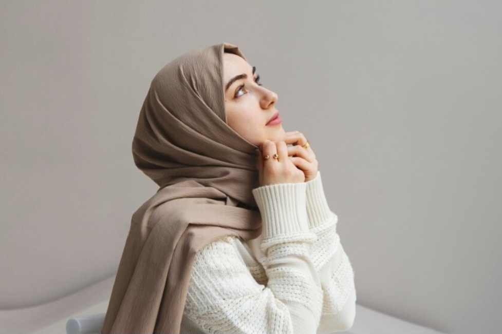 Style Hijab Segiempat Kekinian Untuk Acara Bukber, Begini Tutorialnya