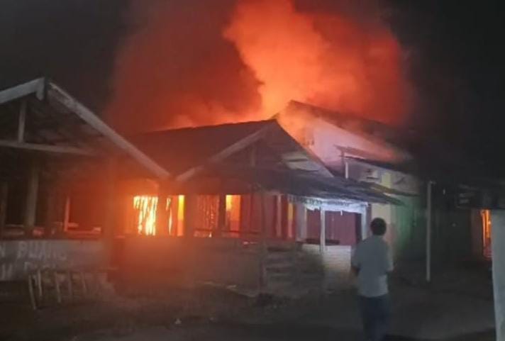Kebakaran Hebat Landa Pasar Gunung Terang Lampung Timur, 12 Ruko dan 10 Toko Ludes Terbakar