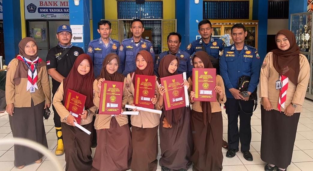 Tak Bisa Datang, Ayah Tetap Hadir Lewat Damkar Ambil Rapor tujuh Siswi di Lampung Selatan