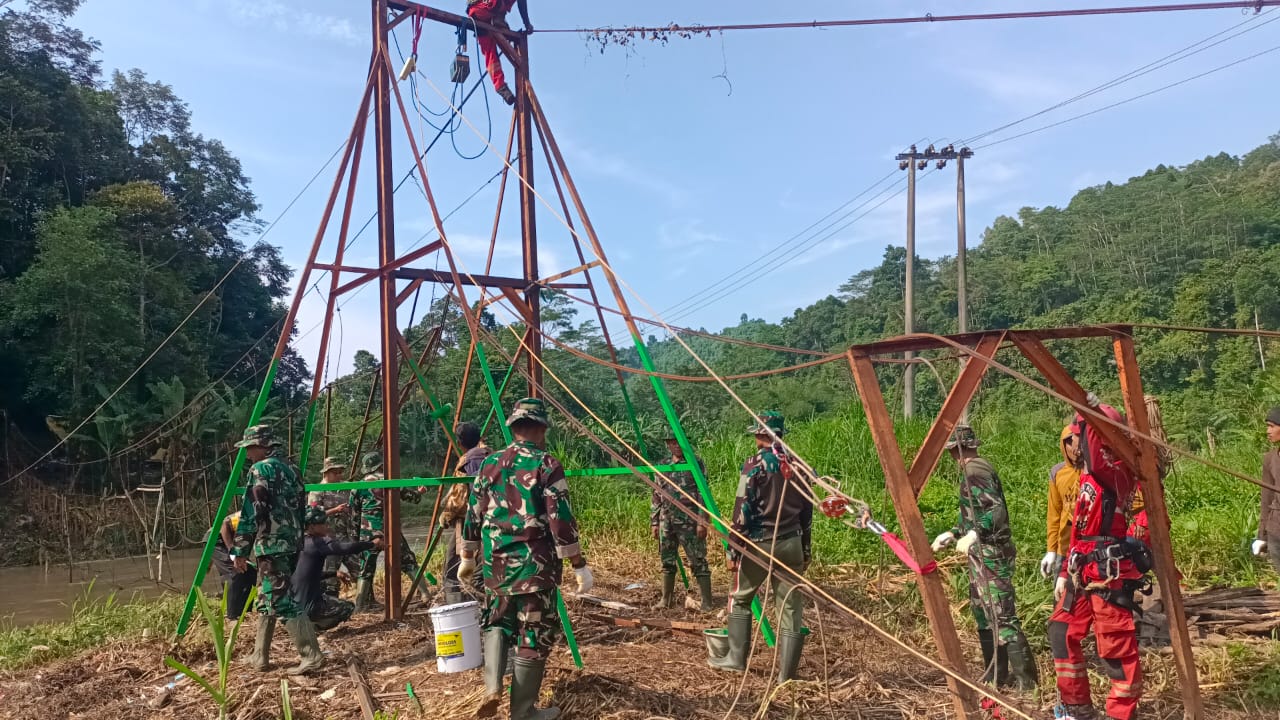 Pembangunan Jembatan Gantung Garuda Way Umbar Capai 45%, Pangdam XXI: Akses Warga Jadi Prioritas