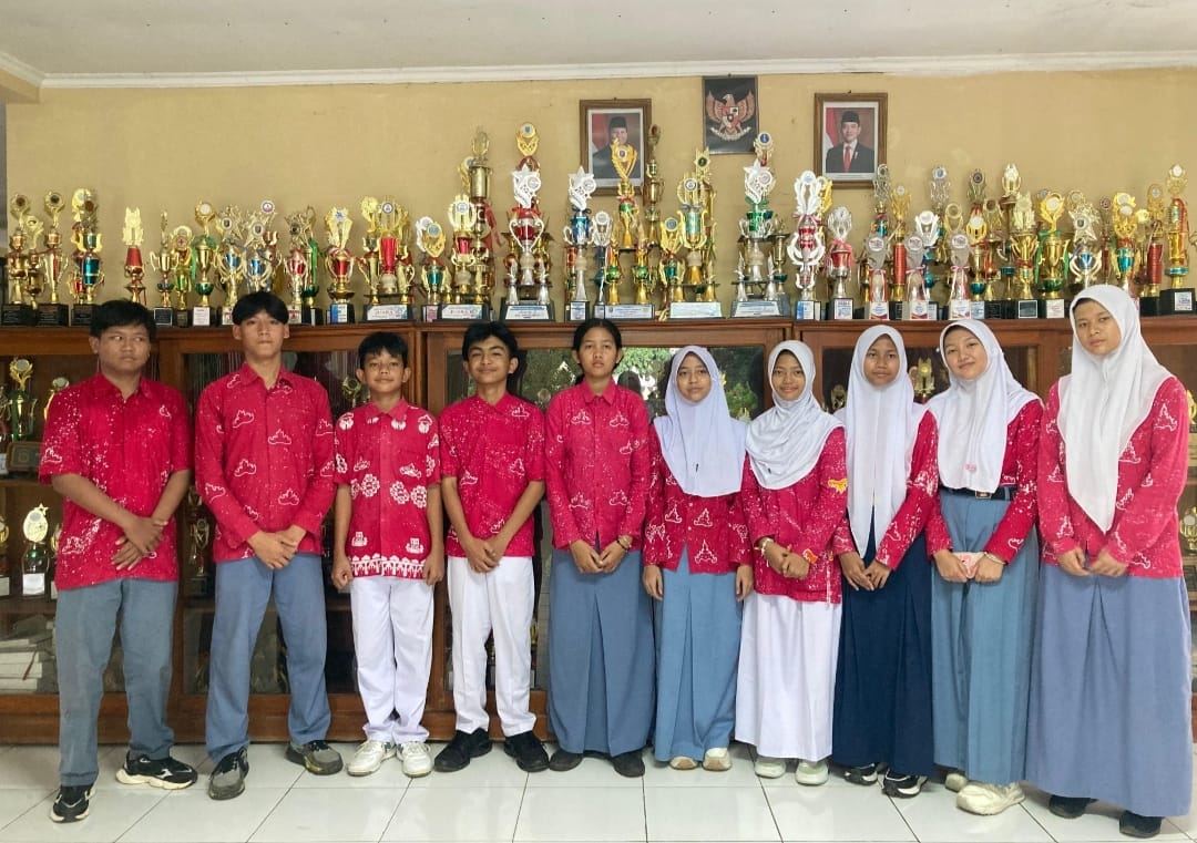 Siswa Siswi SLB Dharma Bhakti Berprestasi.