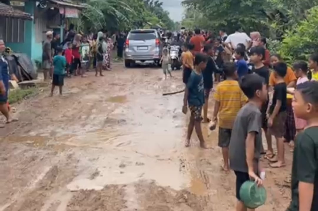 Saat Jalan Margosari Pringsewu Berubah Jadi 'Wisata' Gogo Iwak?