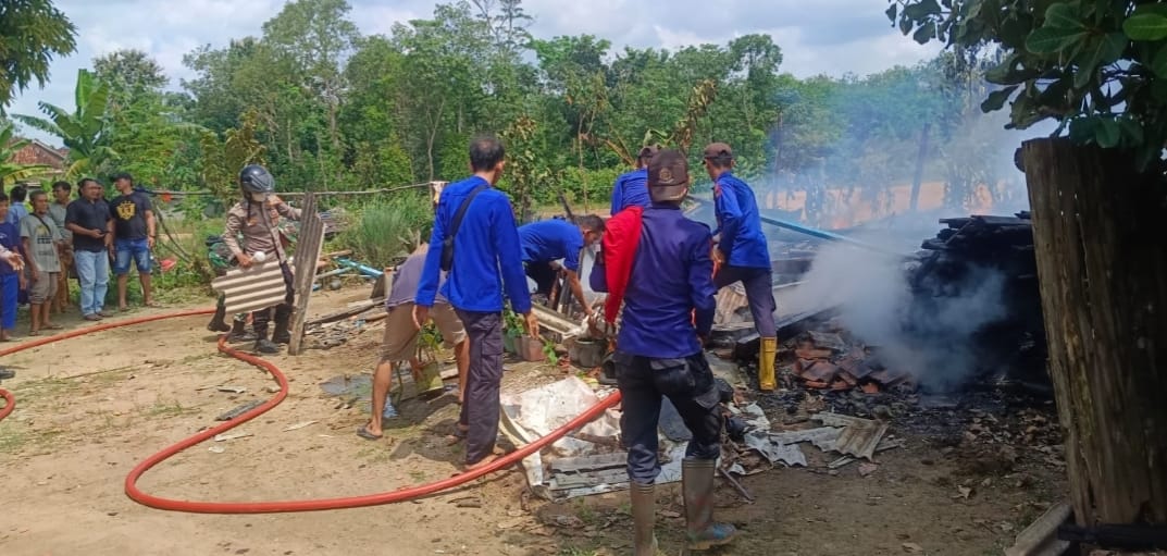 Sempat Terdengar Suara Ledakan, Rumah Warga Tulang Bawang Habis Terbakar, Ini Dugaan Penyebabnya