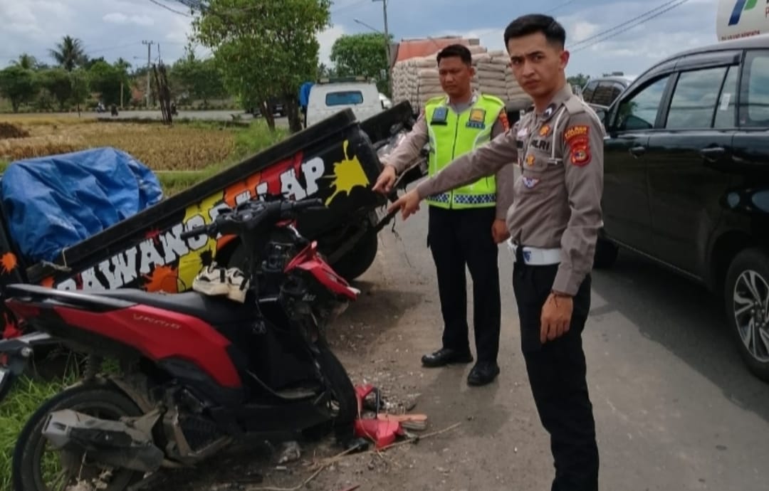 Tikungan Tajam Gadingrejo Pringsewu Telan Korban,  L300 Oleng Hantam Vario, Dua Nyawa Melayang