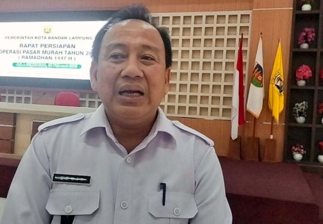 Harga Plastik Nasional Meroket 50 Persen, Disdag Bandar Lampung Instruksikan Pedagang Pakai Daun?