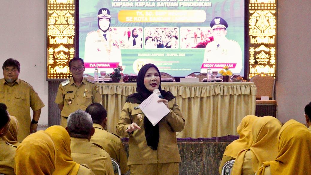 Kumpulkan Kepala  Sekolah se-Bandar Lampung, Bunda Eva Tekankan Inovasi dan Pelayanan Pendidikan