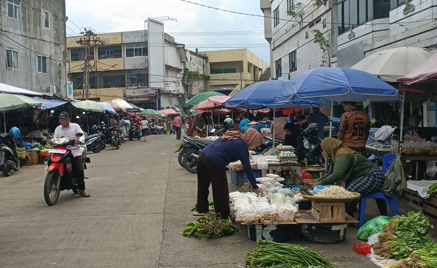 Stok 'Minyak Kita' Langka Sebulan Terakhir di Pasar tradisional kota Bandar Lampung.