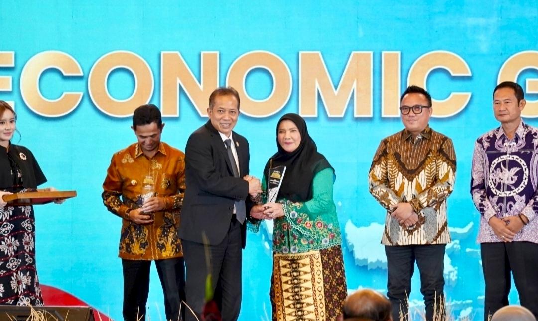 Bunda Eva Sabet Penghargaan National Governance Awards 2026
