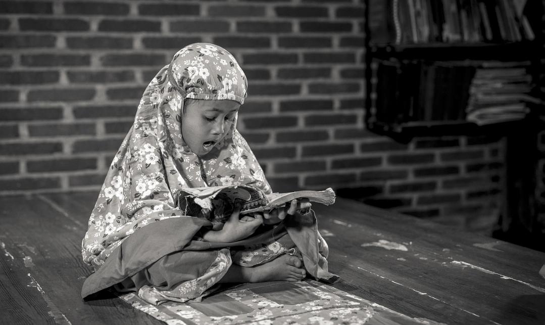 Alasan Mengapa Surat Al-Kahfi Wajib Dibaca Setiap Jumat karena memiliki Keutamaan Luar Biasa Ini.