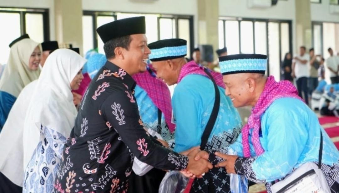 Bupati Pringsewu Riyanto Lepas 441 JCH di Islamic Center: Ingatkan Niat dan Jaga Nama Baik