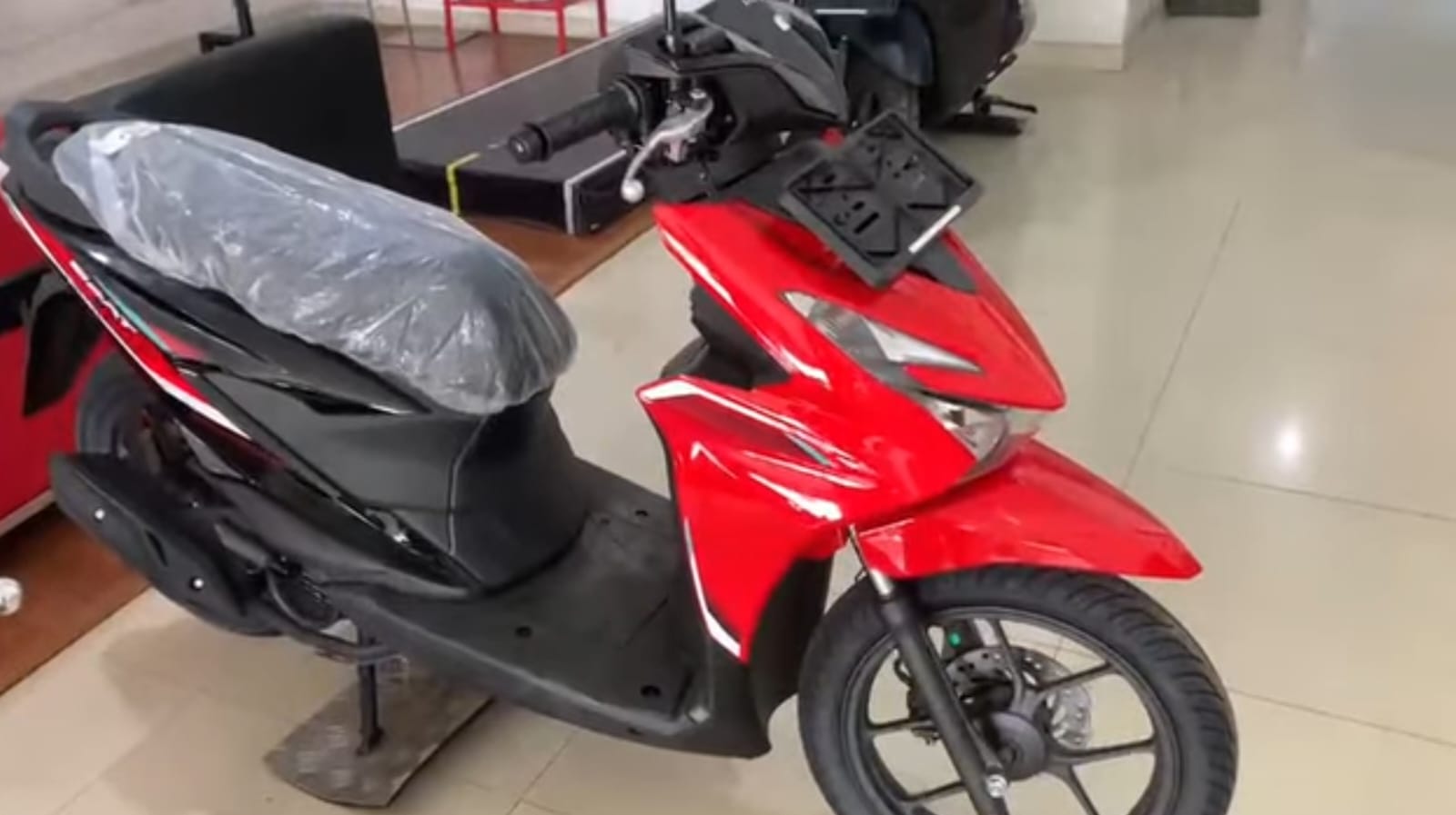 Bagi yang Berjiwa Sporty, Ini Perbandingan Honda BeAT CBS vs Street yang Mengaspal di Lampung