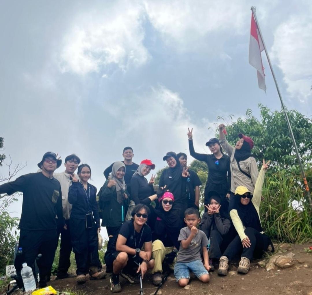 Gunung Rajabasa Dikenal 'Kecil-Kecil Cabai Rawit', Bagaimana Cara Aman Mendaki Bersama Anak?