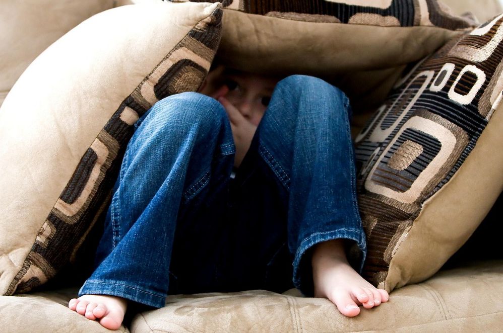 Mitos Duduk di Atas Bantal Bikin Bisulan, Ini Penjelasan Medis yang Sebenarnya