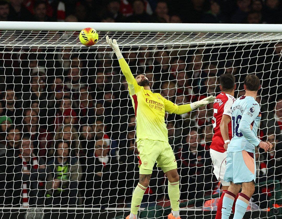 Prediksi Skor Aston Villa vs Arsenal: Siapa Bertahan, Siapa Tersingkir di Papan Atas