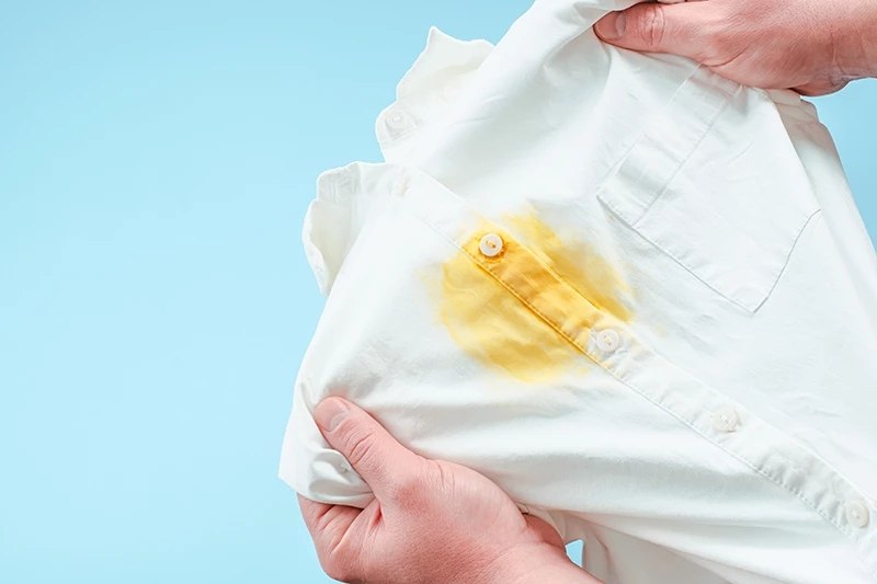 Noda kuning di ketiak baju putih yang sulit dihilangkan