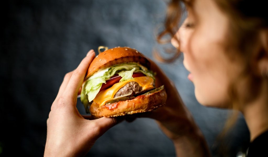 Lagi Diburu! 5 Smash Burger Jakarta dengan Daging Super Juicy