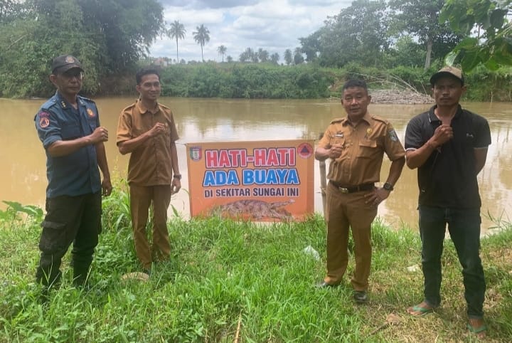 Buaya Berkeliaran di Panggungrejo, BPBD Pasang Peringatan dan Minta BKSDA Bertindak
