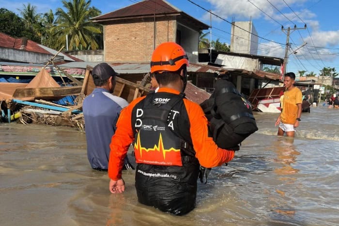 Solidaritas Lampung! 50 Relawan Diterjunkan untuk Bantu Banjir Besar di Tiga Provinsi
