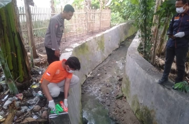 Lansia Ditemukan Tak Bernyawa, Tewas Telungkup Di Saluran Irigasi Pringsewu