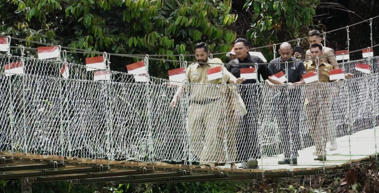 Di Atas Sungai Jembatan Garuda Menyatukan Harapan Warga Pekon Umbar