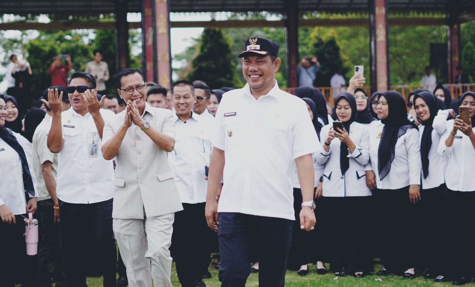 Serahkan SK 2.227 PPPK Paruh Waktu, Wabup Tulang Bawang Barat Tegaskan Komitmen Disiplin Pegawai