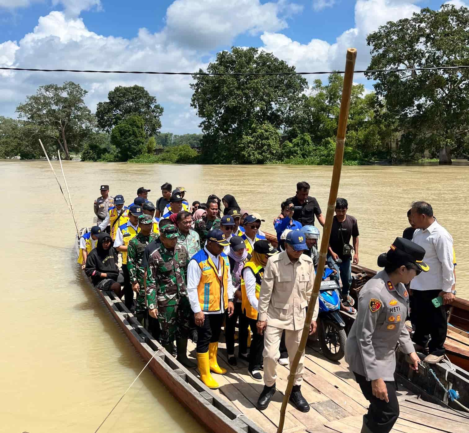 Menteri PU Tinjau Langsung Jembatan Kali Pasir Way Bungur