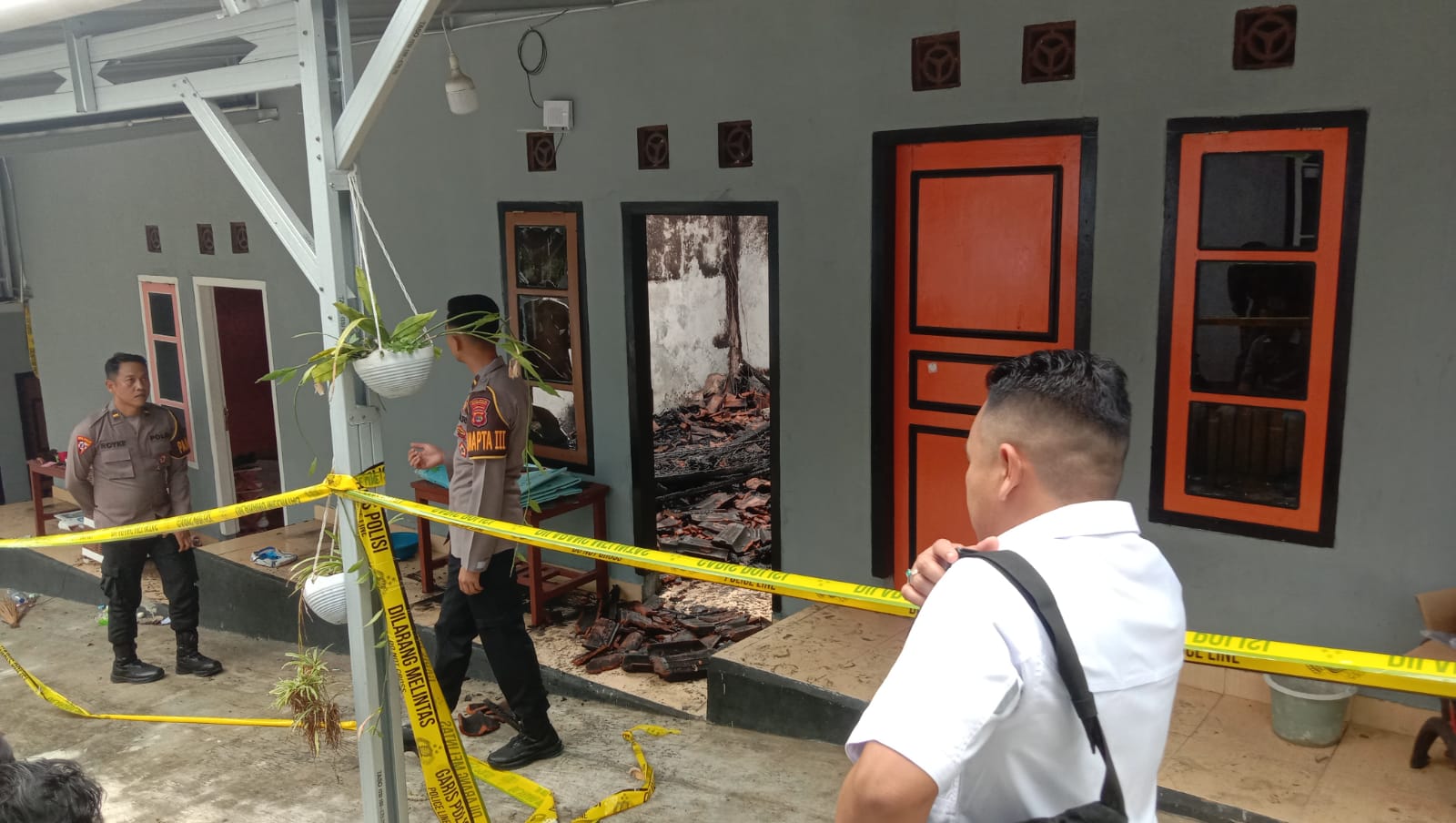 WNA Korban Kebakaran Dimakamkan di Pesisir Barat