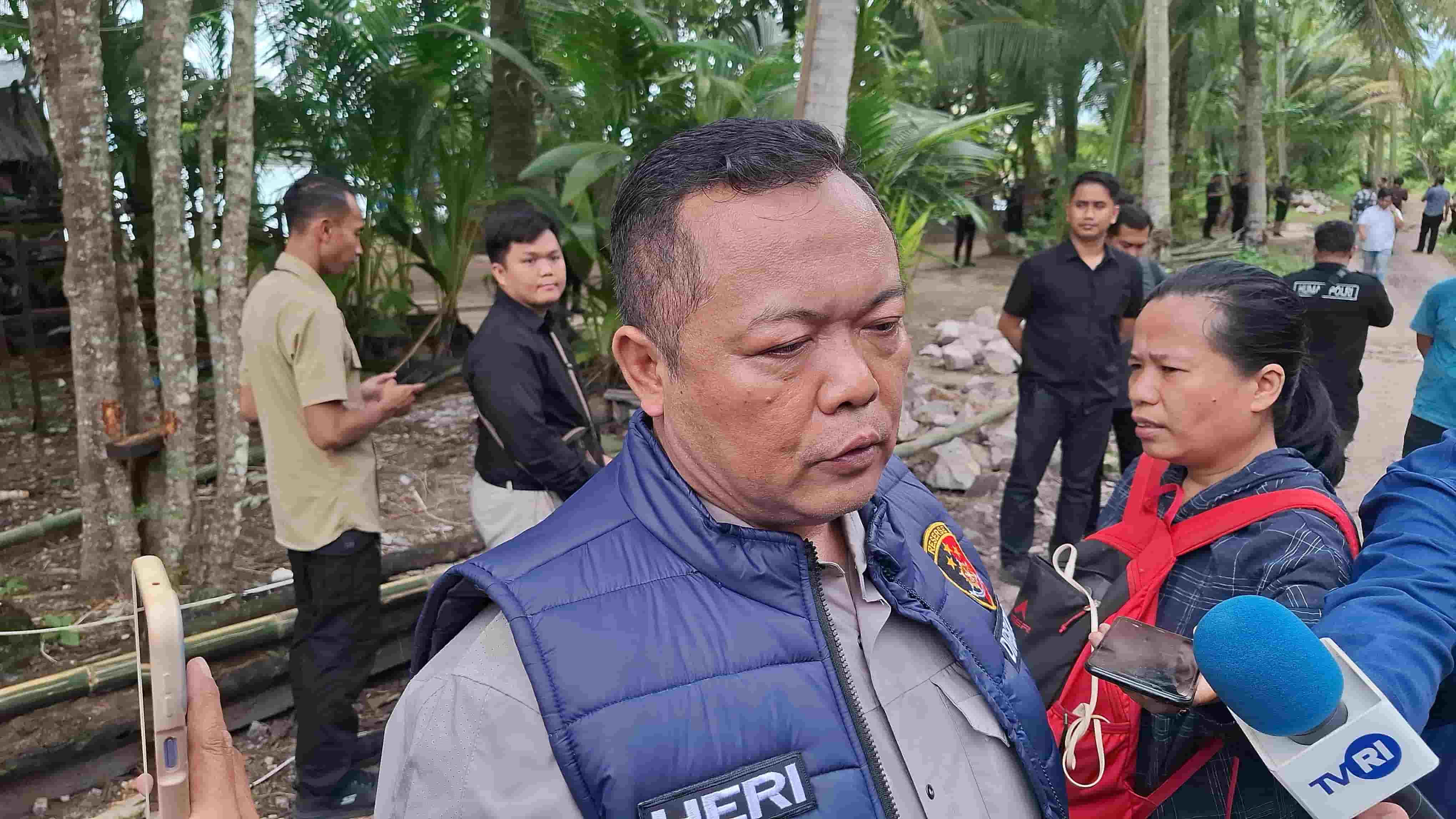 Polda Lampung Tahan Tiga Pelaku Penampung Emas Ilegal Way Kanan, Toko JSR Disegel