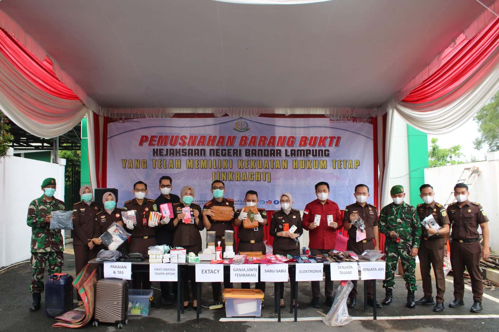 Kejari Bandar Lampung Musnahkan Barang Bukti 150 Perkara, Narkotika hingga Senjata Dihancurkan
