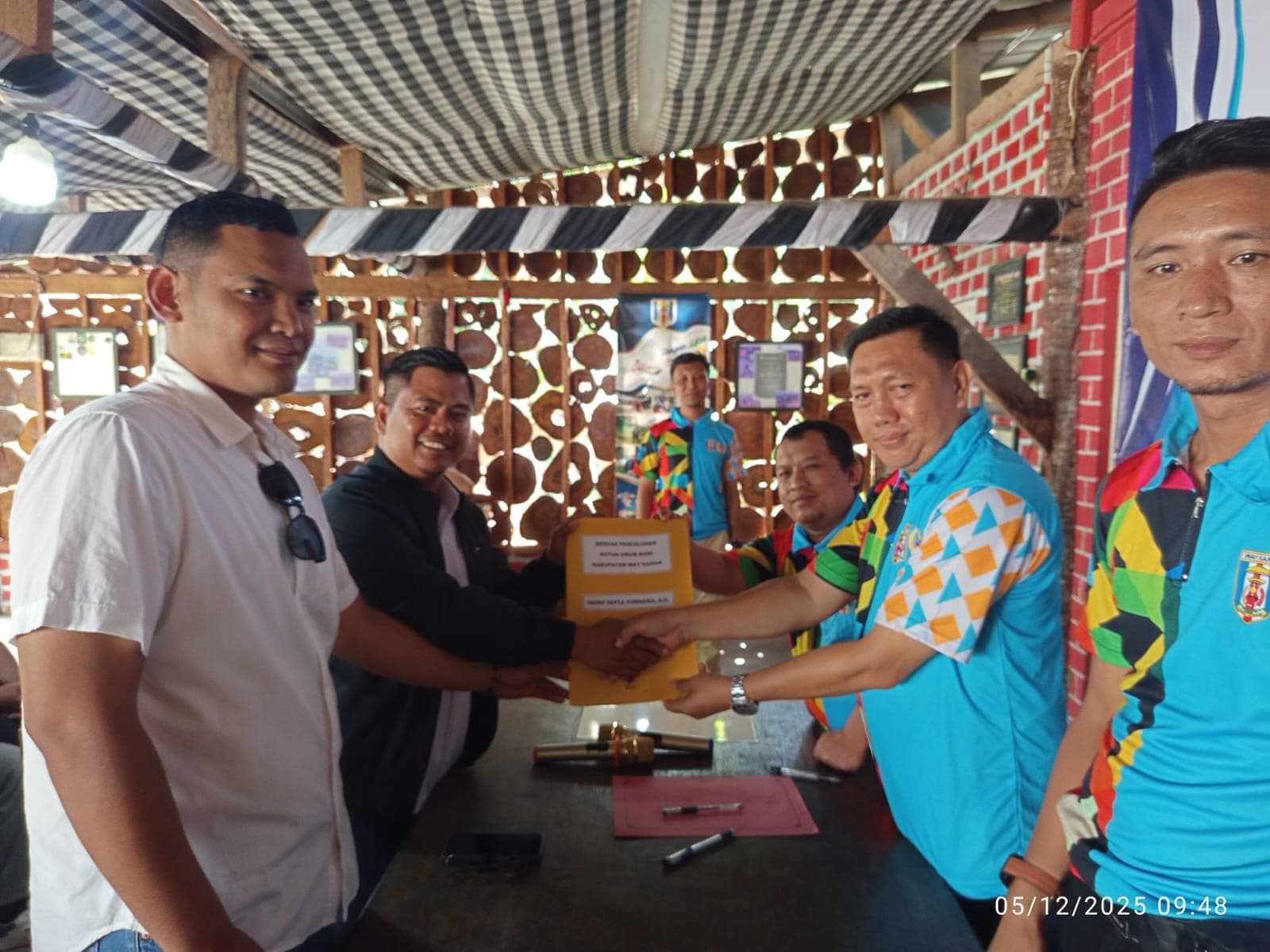 Indra Septa Purnama Resmi Kembalikan Berkas Pencalonan Ketua KONI Way Kanan