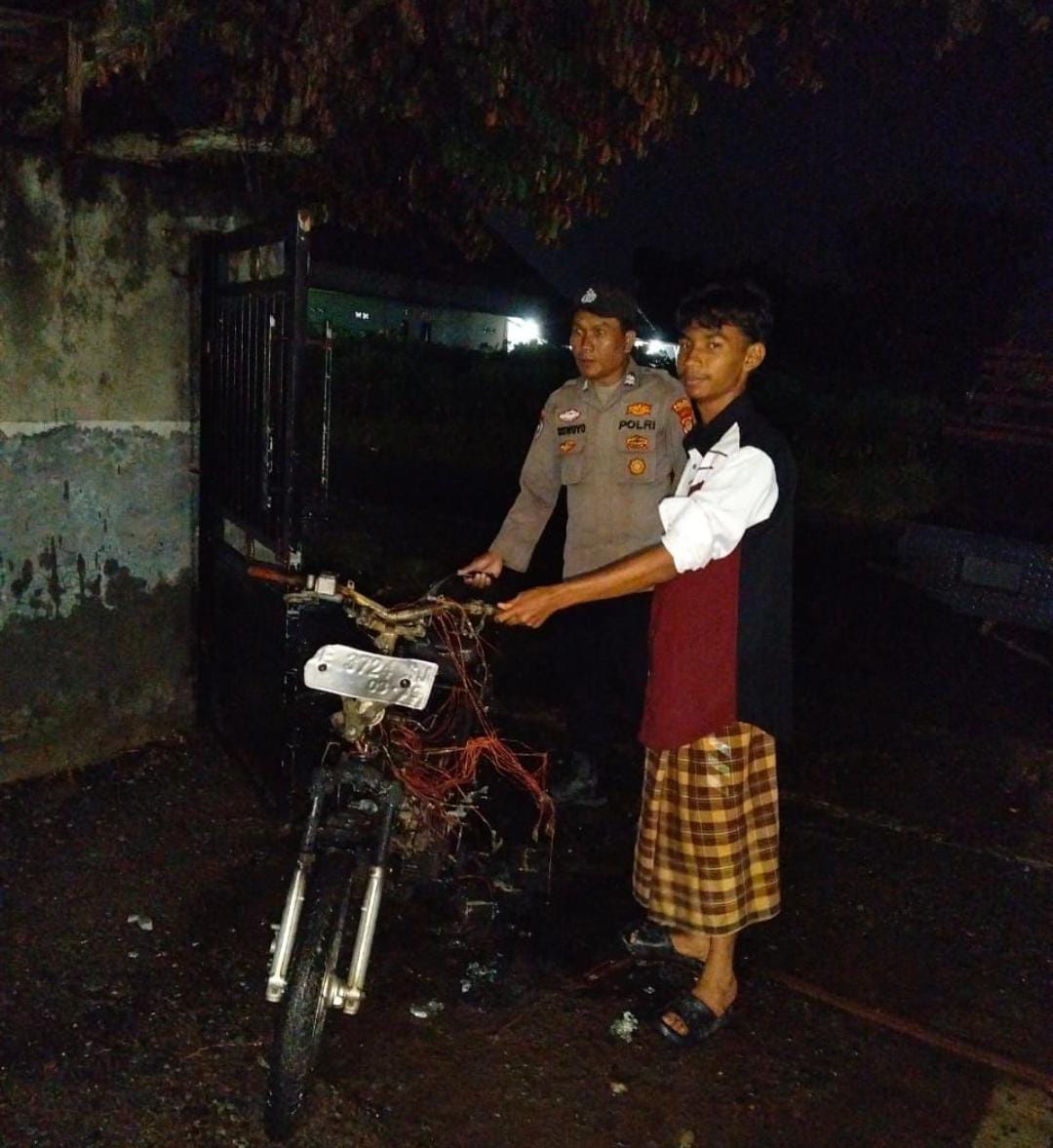 Pulang Ngaji, Motor Warga Tulang Bawang Ini Tiba-tiba Terbakar di Pondok Pesantren