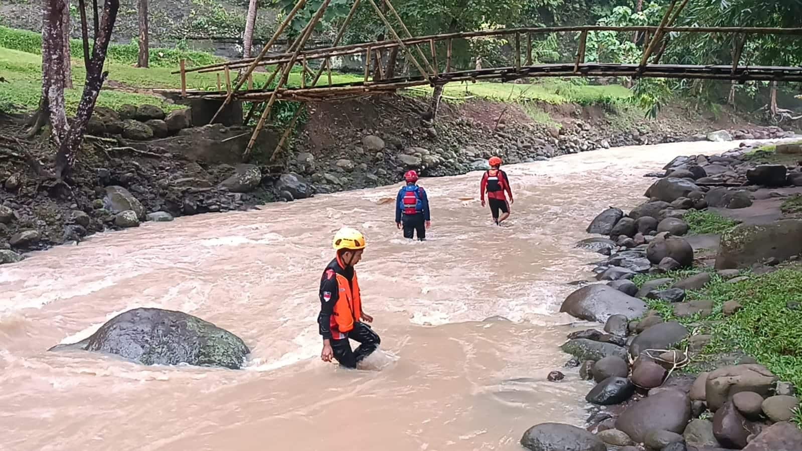 Kronologi Detik-Detik 2 Mahasiswi Terseret Arus di Wira Garden Usai Debit Sungai Tiba-Tiba Naik