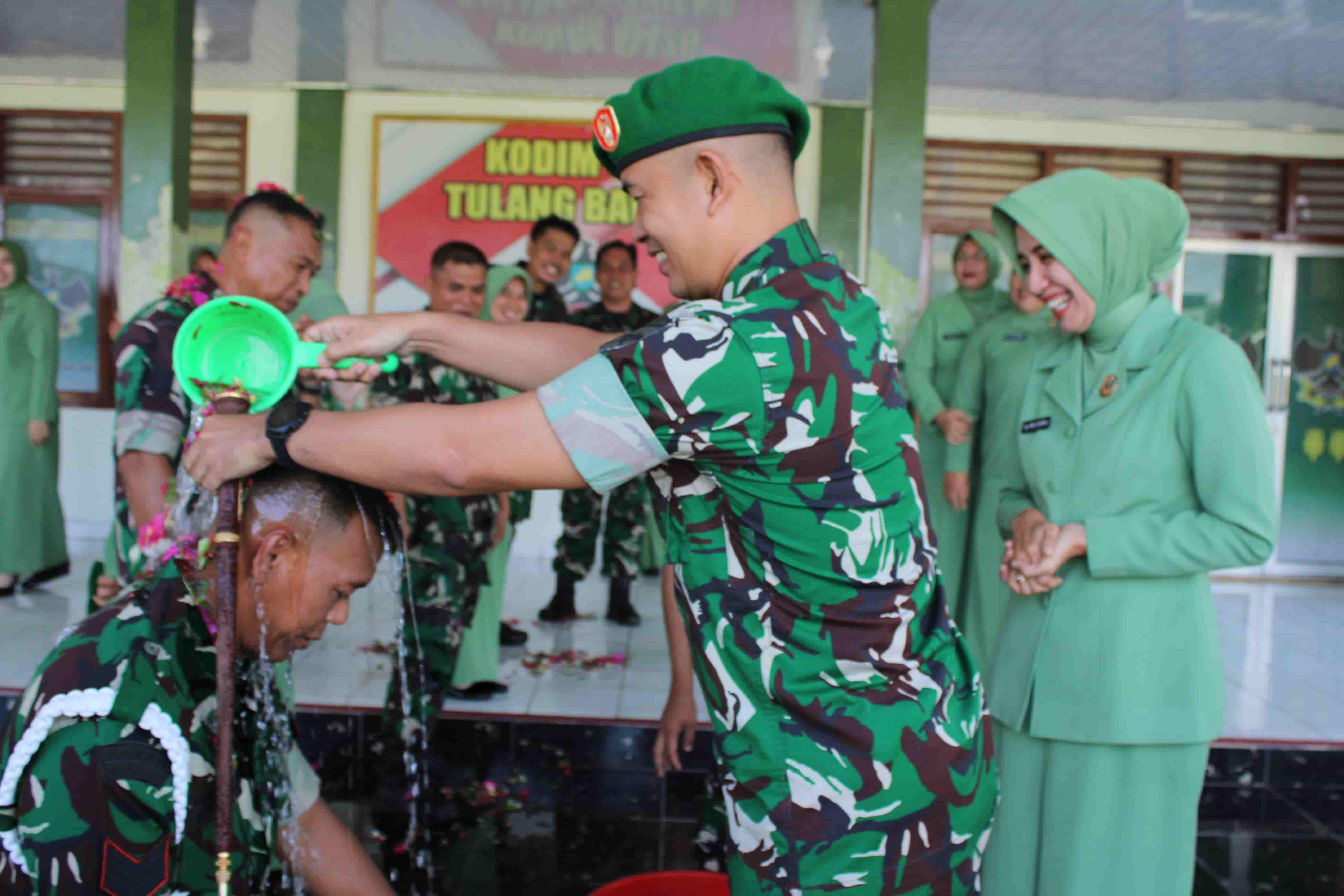 6 Prajurit Kodim 0426 Tulang Bawang Naik Pangkat, Dandim Tekankan Dedikasi dan Profesionalisme