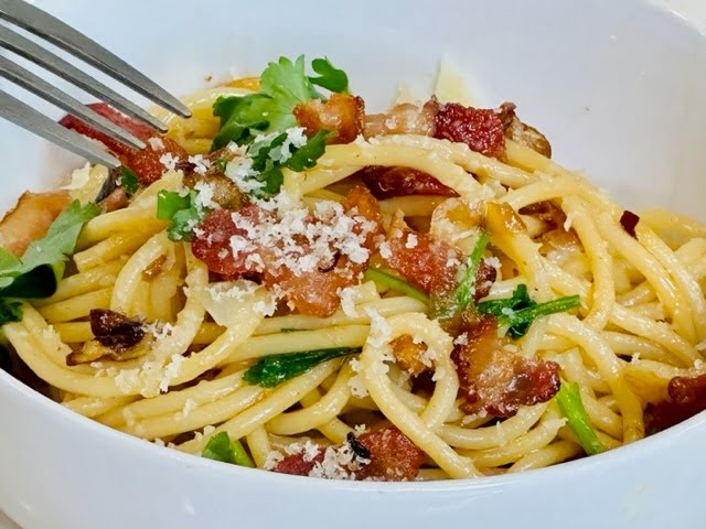 Cara Bikin Spaghetti Sosis & Beef Bacon yang Super Gurih, Ternyata Simpel Banget!